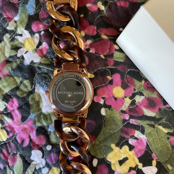 Michael Kors Rose Gold & Tortoise Chain Link Watch - Picture 6 of 6